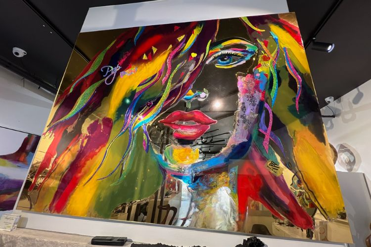 We understand the packing and shipping requirements of museums, art galleries, auction houses and private collectors.